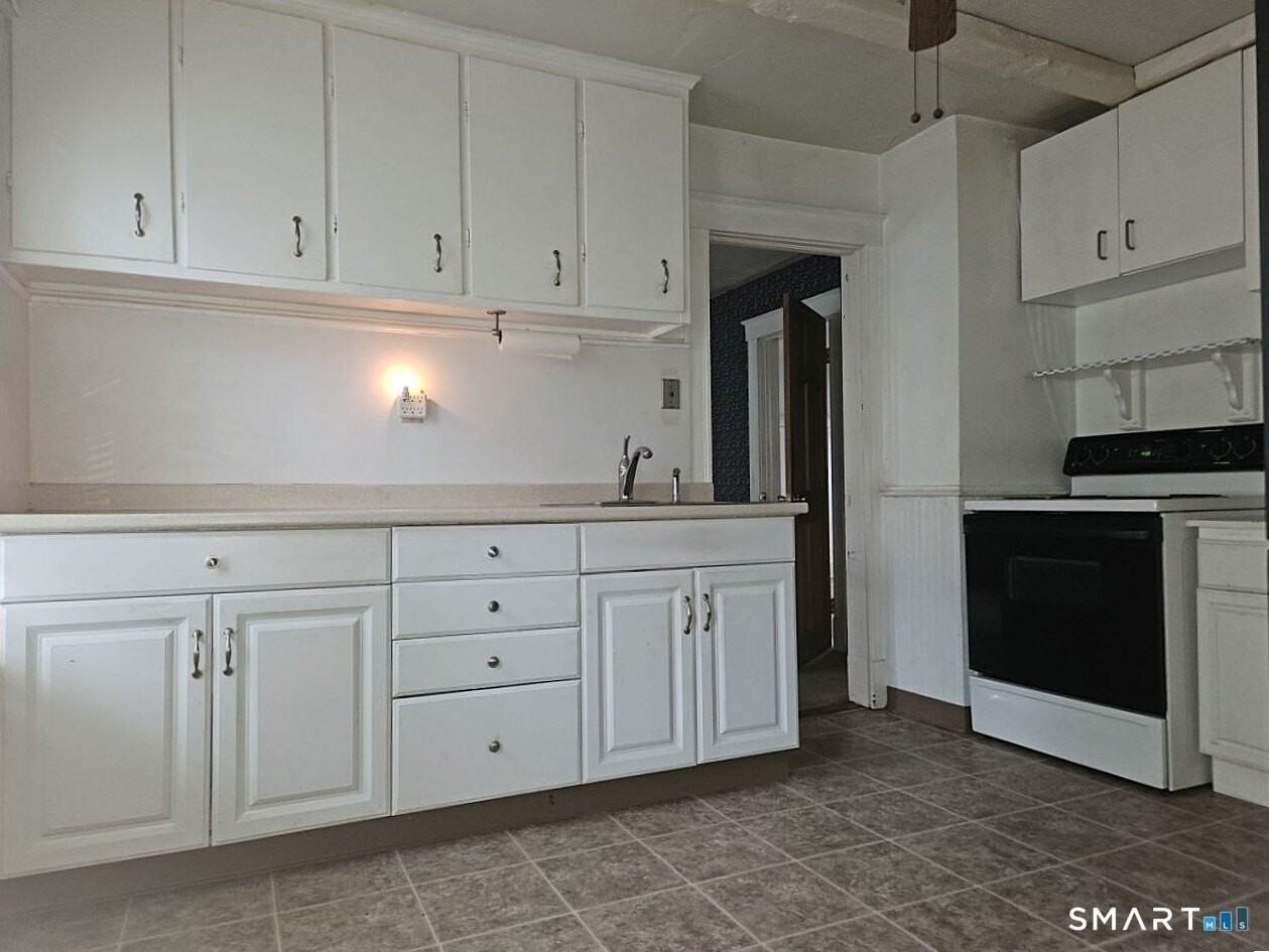 74 Burlington Ave - Photo 5 of 36
