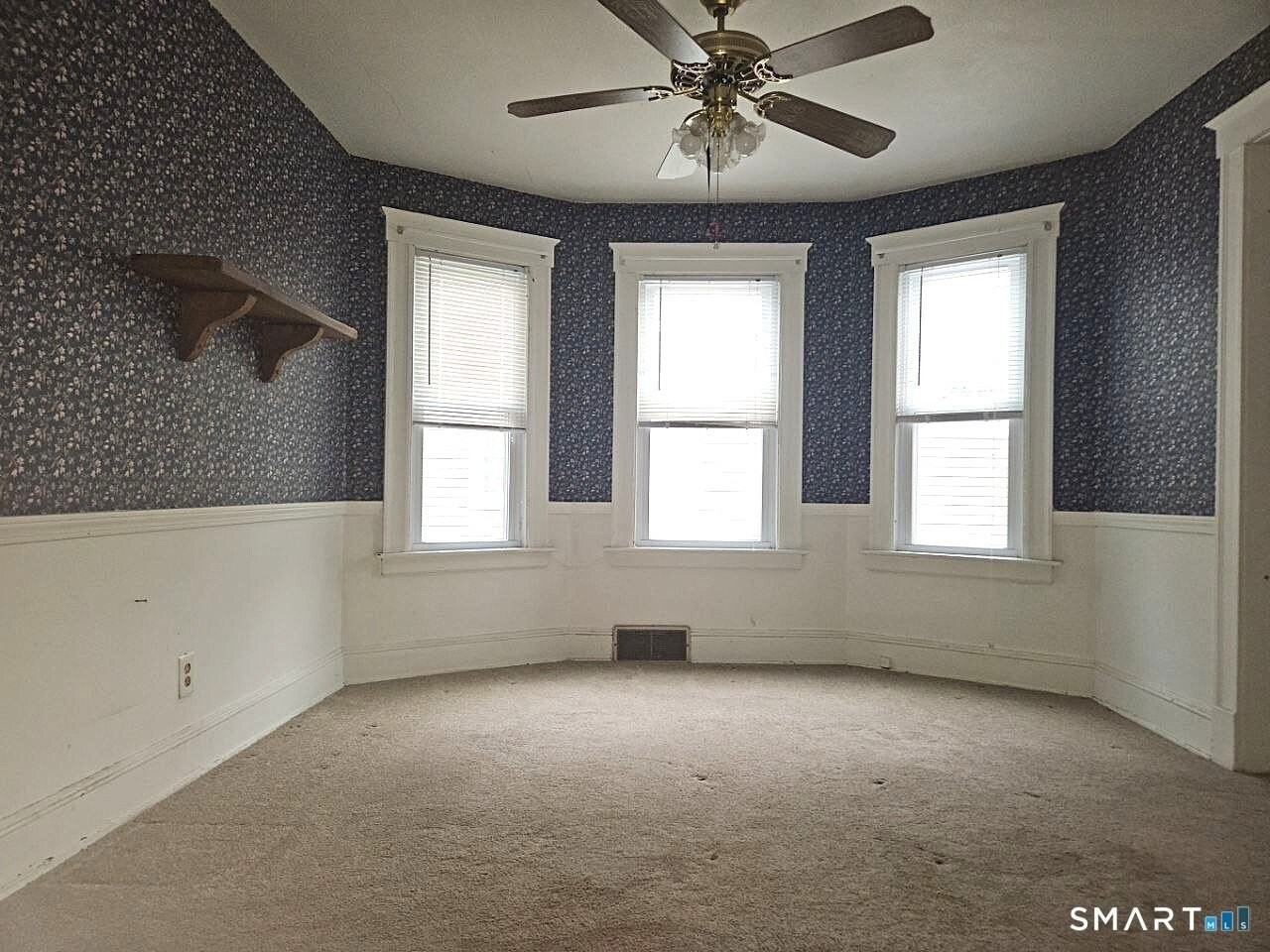 74 Burlington Ave - Photo 7 of 36