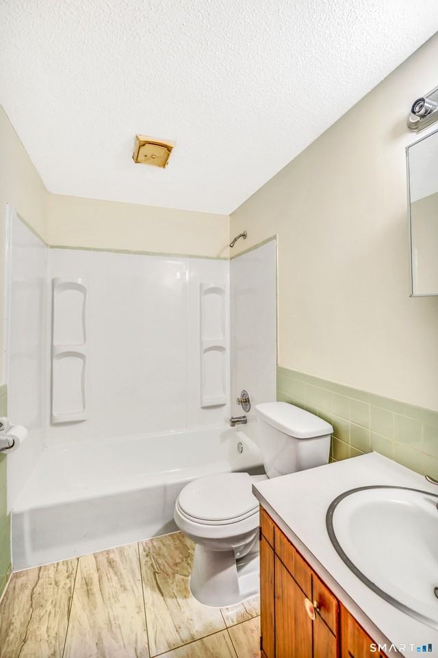 364 Colonial Ave #7B - Photo 5 of 5