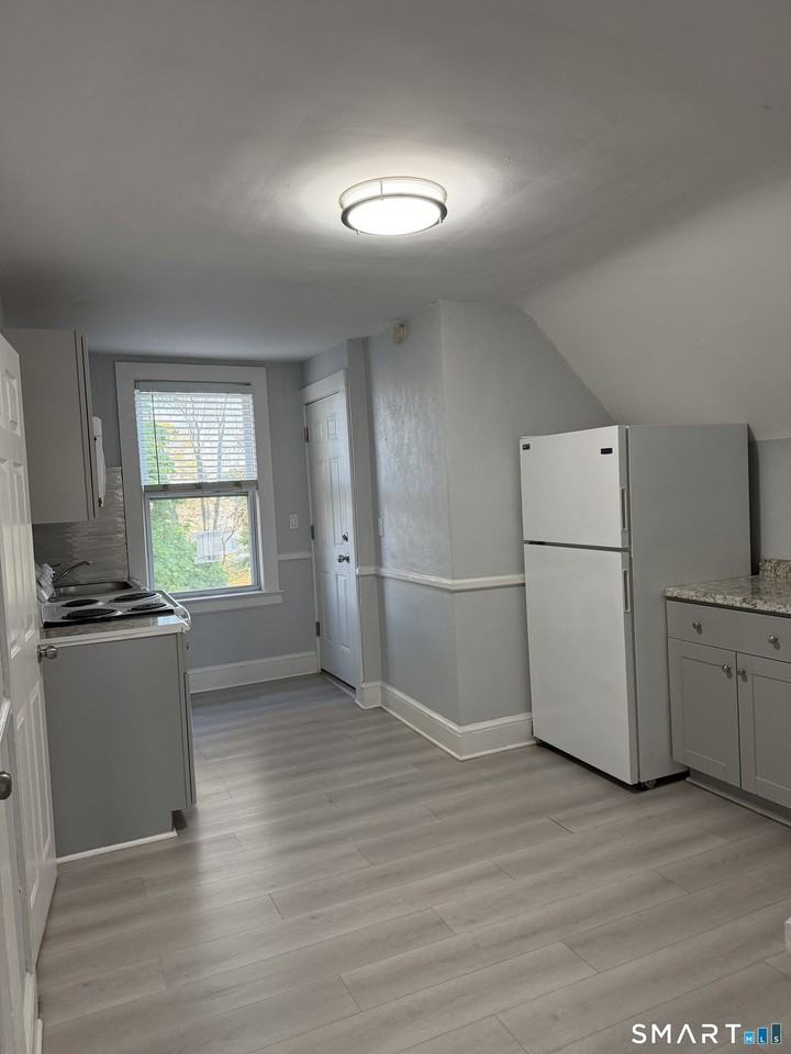 220 Alpine St #222-3rdFL - Photo 7 of 11