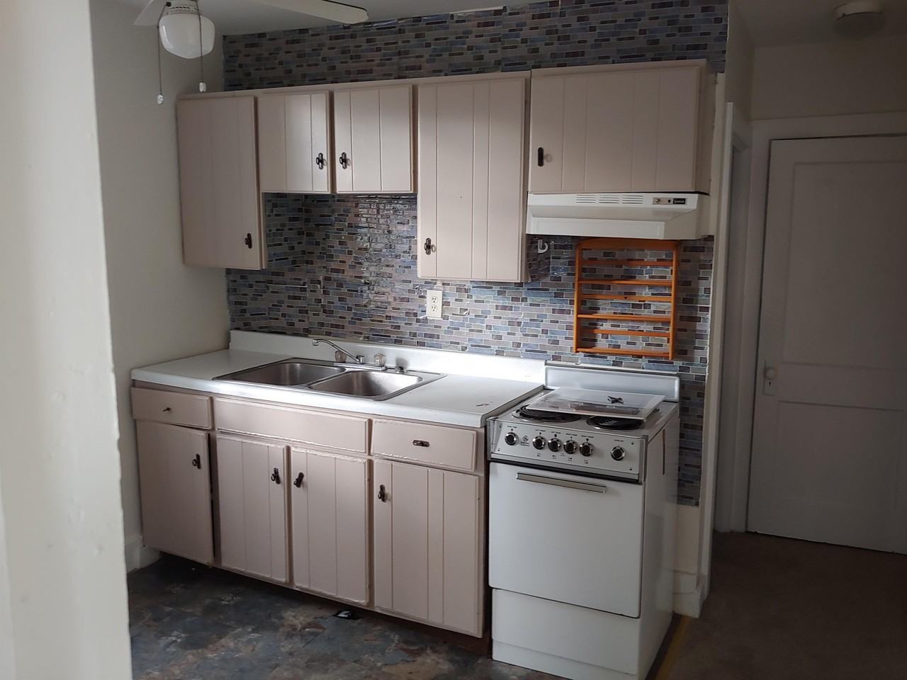 304 Market St - Photo 3 of 8