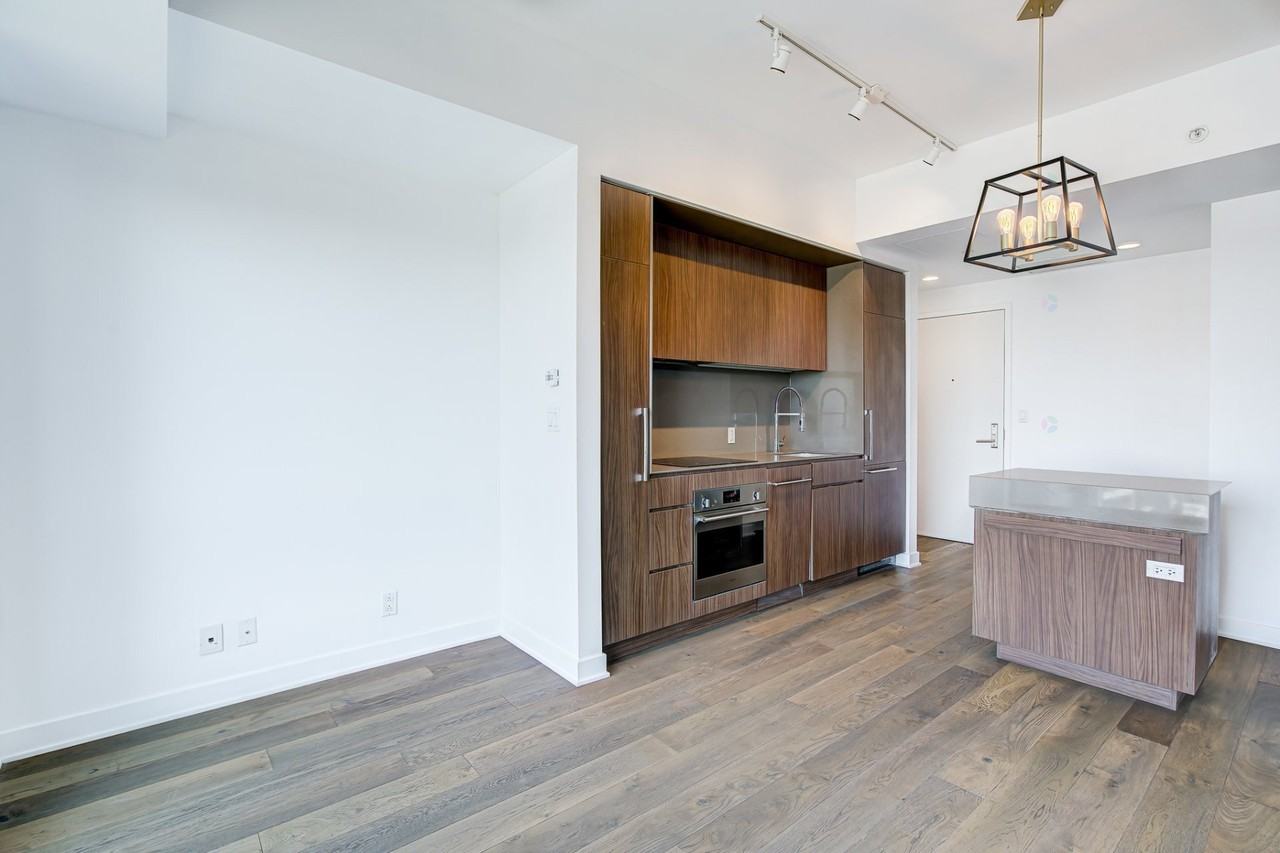 1288 Av Des Canadiens-De-Montréal - Photo 4 of 20