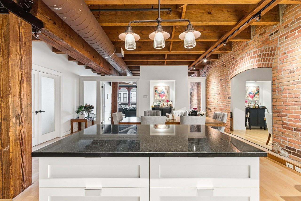65 Rue Saint-Paul O - Photo 7 of 39