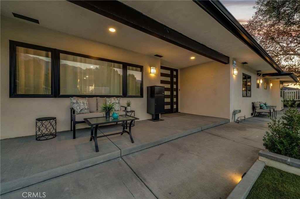 3890 Shadow Grove Rd - Photo 2 of 50