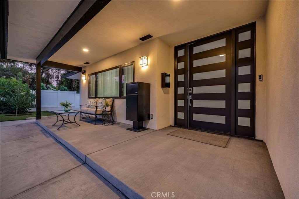 3890 Shadow Grove Rd - Photo 3 of 50