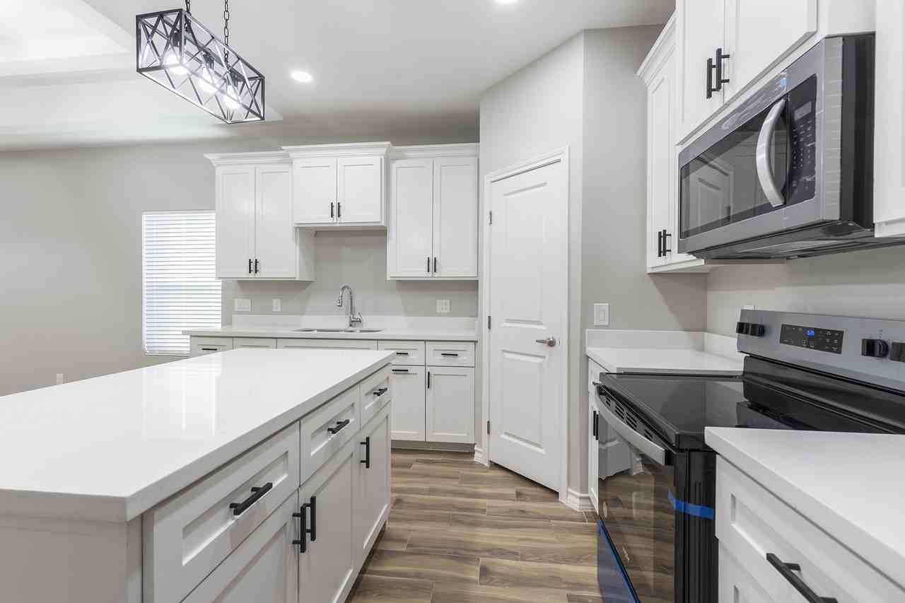 820 East Cedar Avenue - Photo 4 of 9