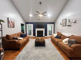 featured image of 1445 Oakridge Cir