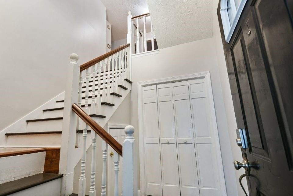 1445 Oakridge Cir - Photo 7 of 23