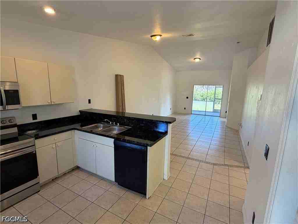 803 Meadow Rd - Photo 4 of 19