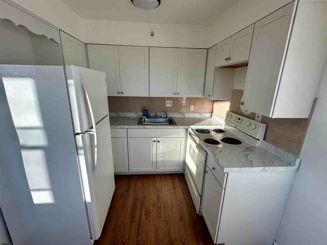 1653 Beach Ave Ave #A - Photo 5 of 12