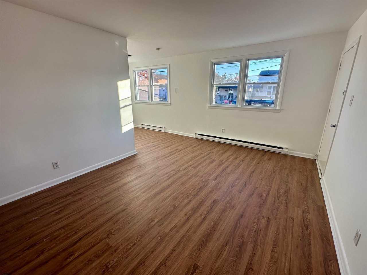 1653 Beach Ave Ave #A - Photo 6 of 12