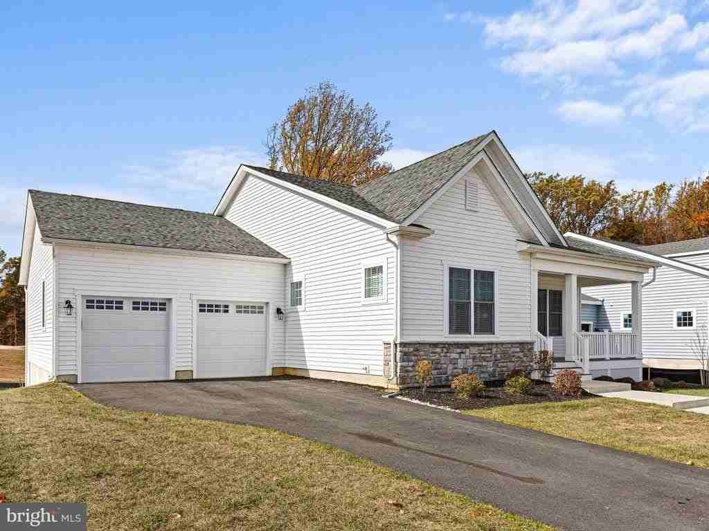 240 Baldy Ln - Photo 2 of 32