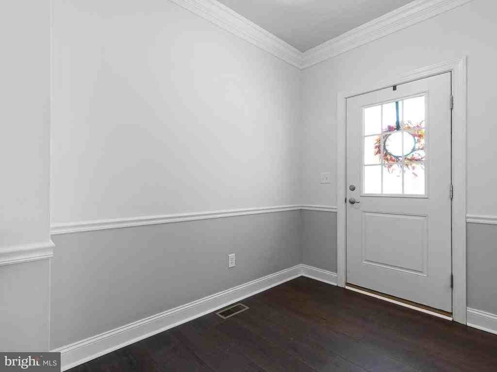 240 Baldy Ln - Photo 5 of 32