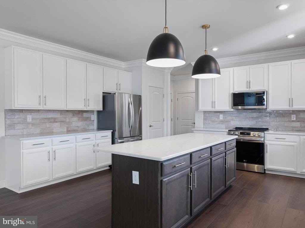 240 Baldy Ln - Photo 6 of 32