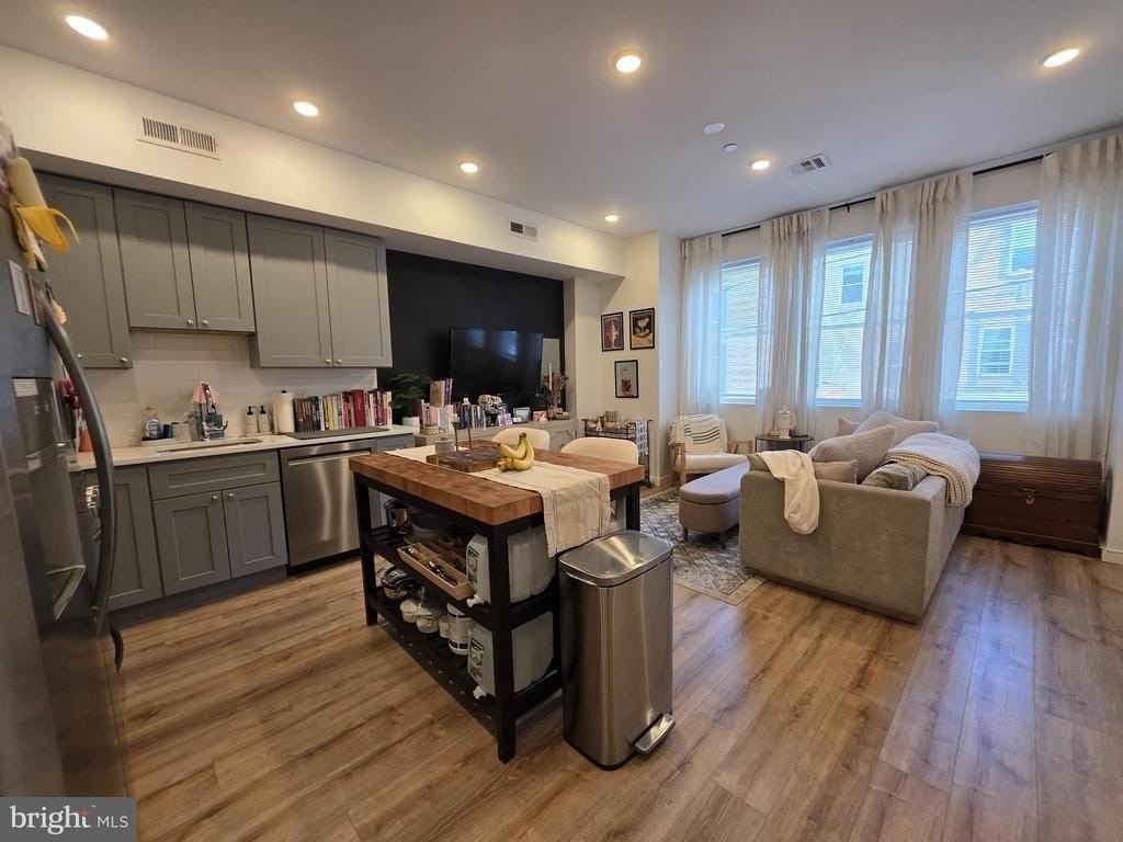 742 S 4th St #2F - Photo 2 of 9