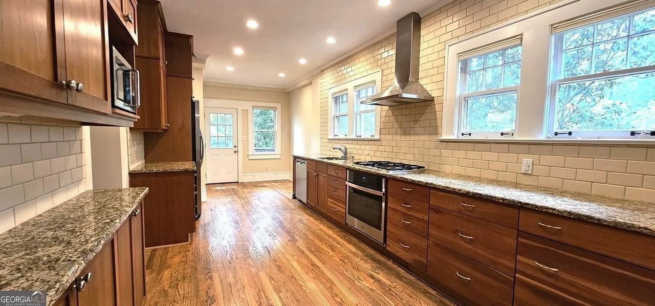 1067 Lanier Blvd Ne #A - Photo 4 of 22