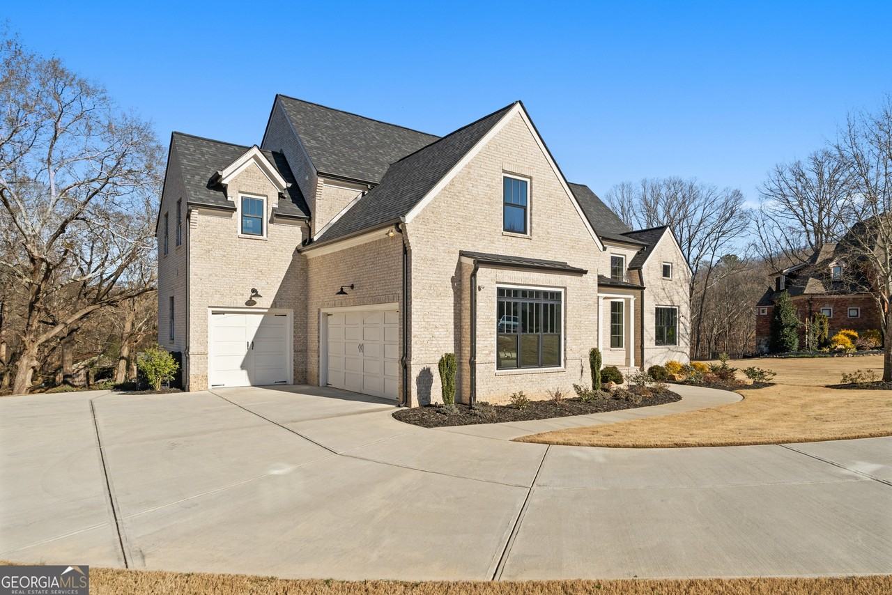 568 Versailles Dr - Photo 2 of 50