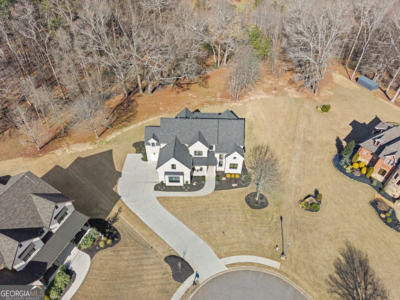 568 Versailles Dr - Photo 3 of 50