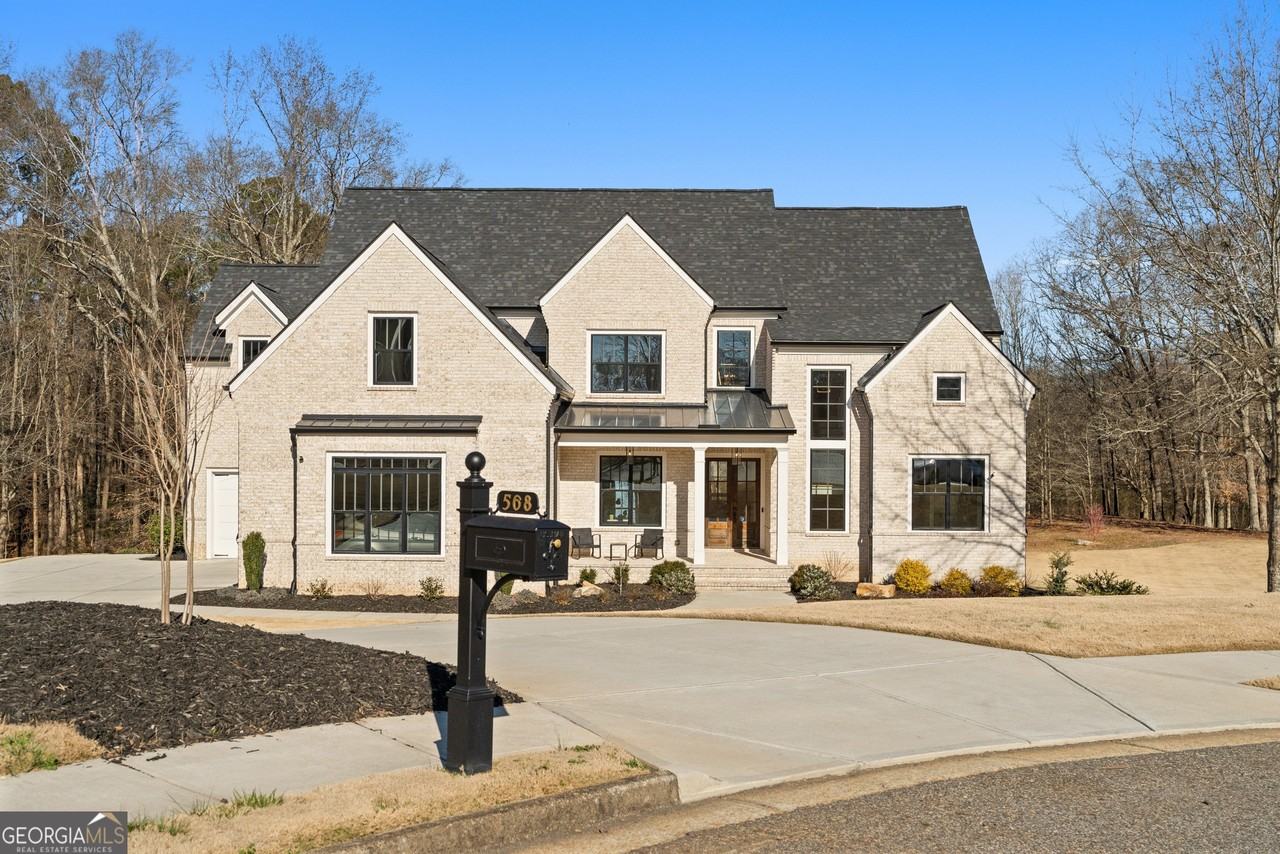 568 Versailles Dr - Photo 4 of 50