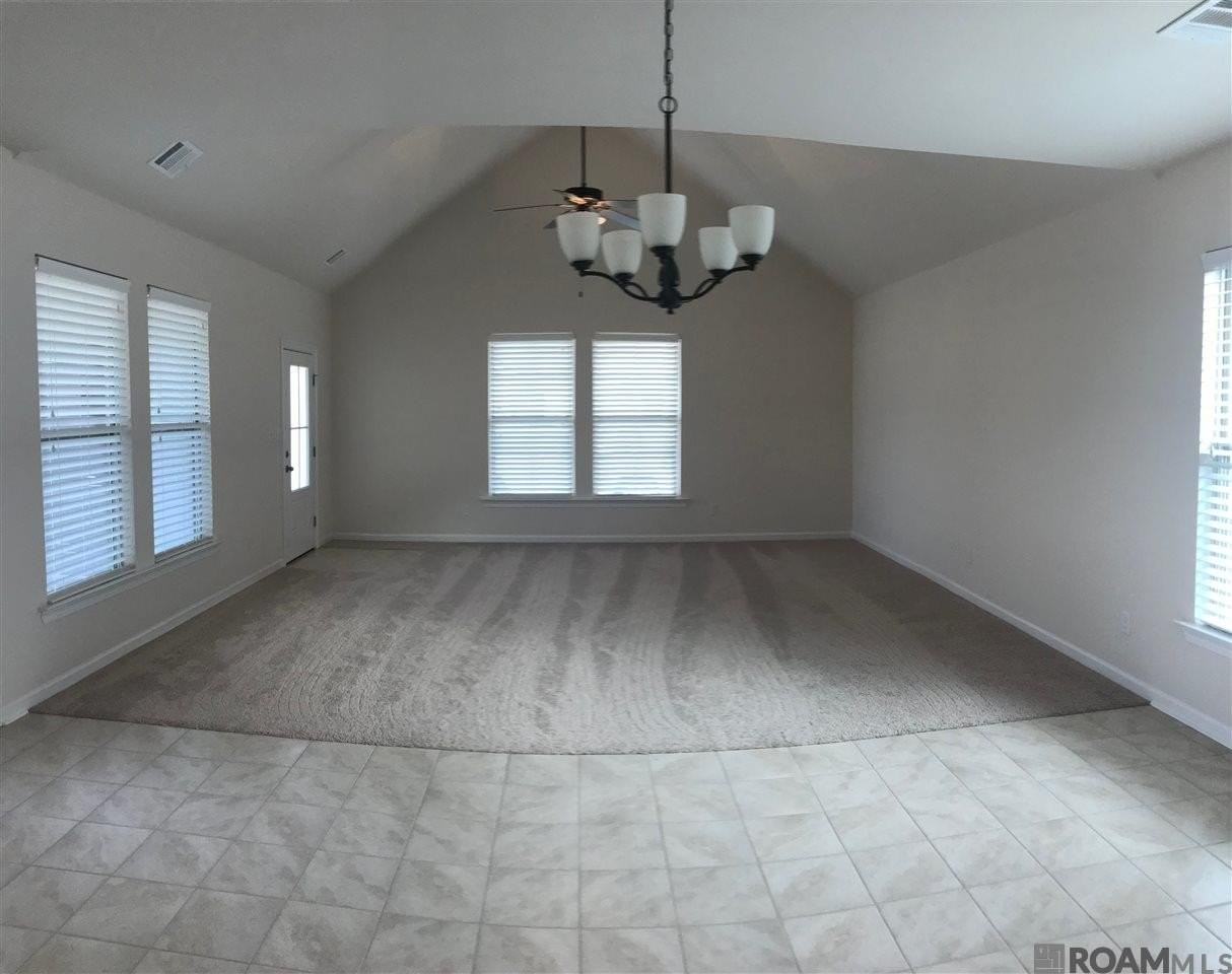 1418 Gardenia Ln - Photo 4 of 20