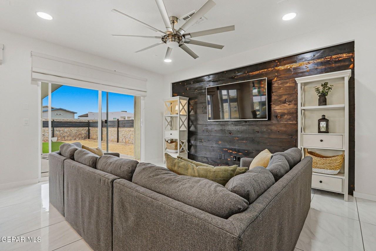 12044 Hidden Gardens Pl - Photo 6 of 47