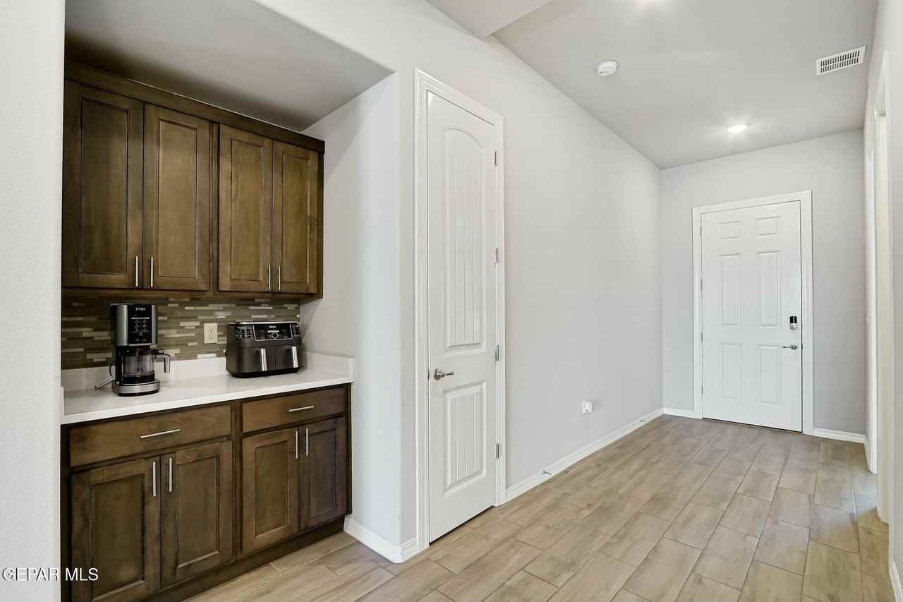 14933 Tierra Mirage Ave - Photo 5 of 42