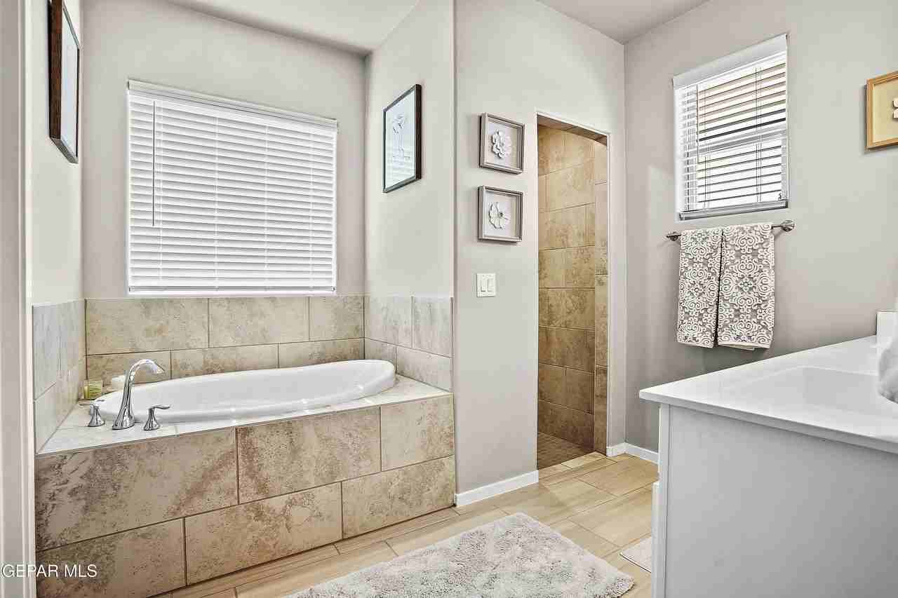 12612 Dorchester Ave - Photo 4 of 15
