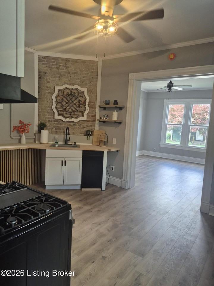 1116 E Saint Catherine St #1 - Photo 2 of 8