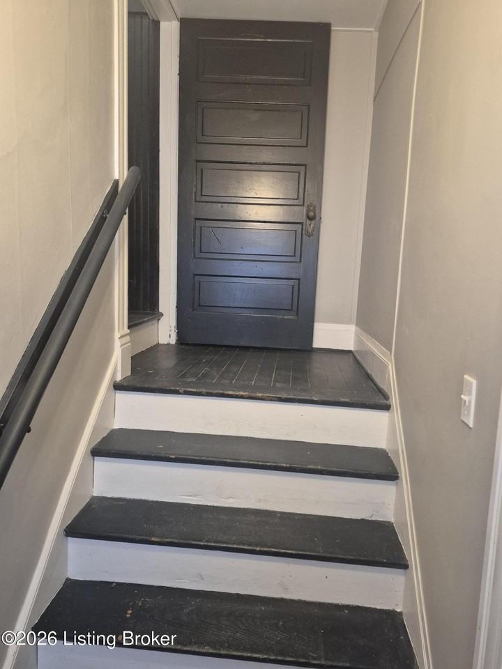 1116 E Saint Catherine St #1 - Photo 6 of 8