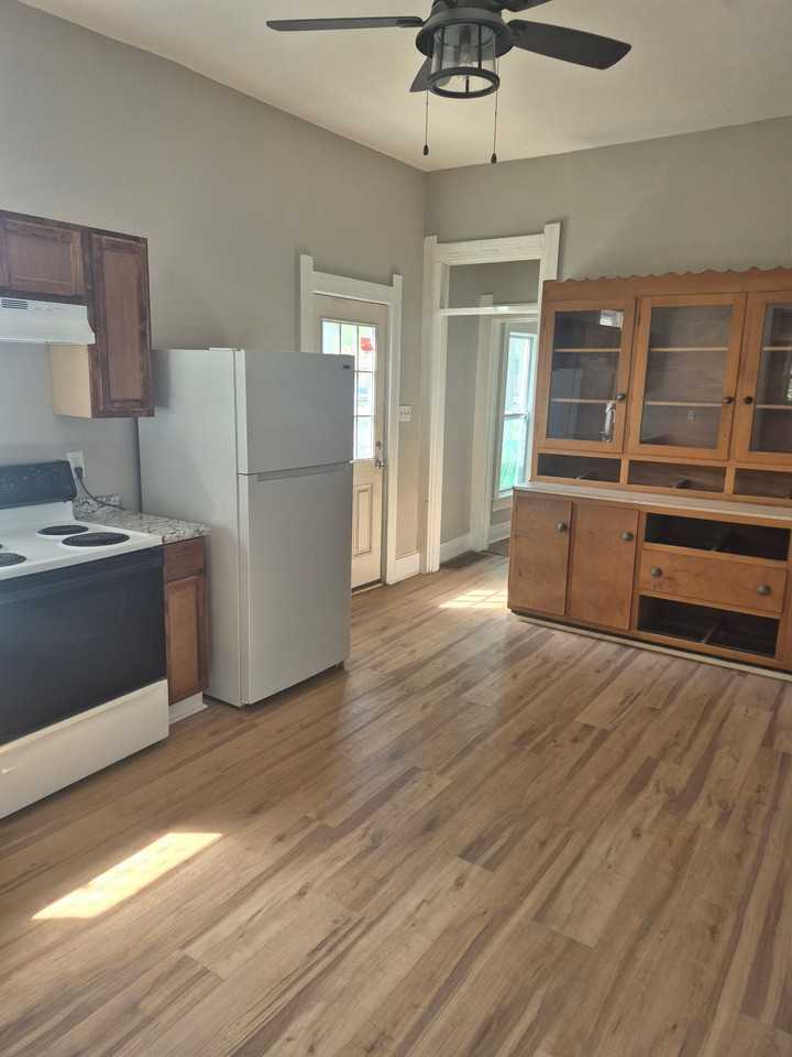 611 Nichol Avenue - Photo 4 of 14