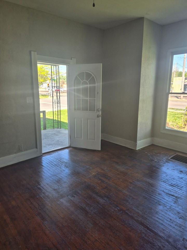 611 Nichol Avenue - Photo 6 of 14