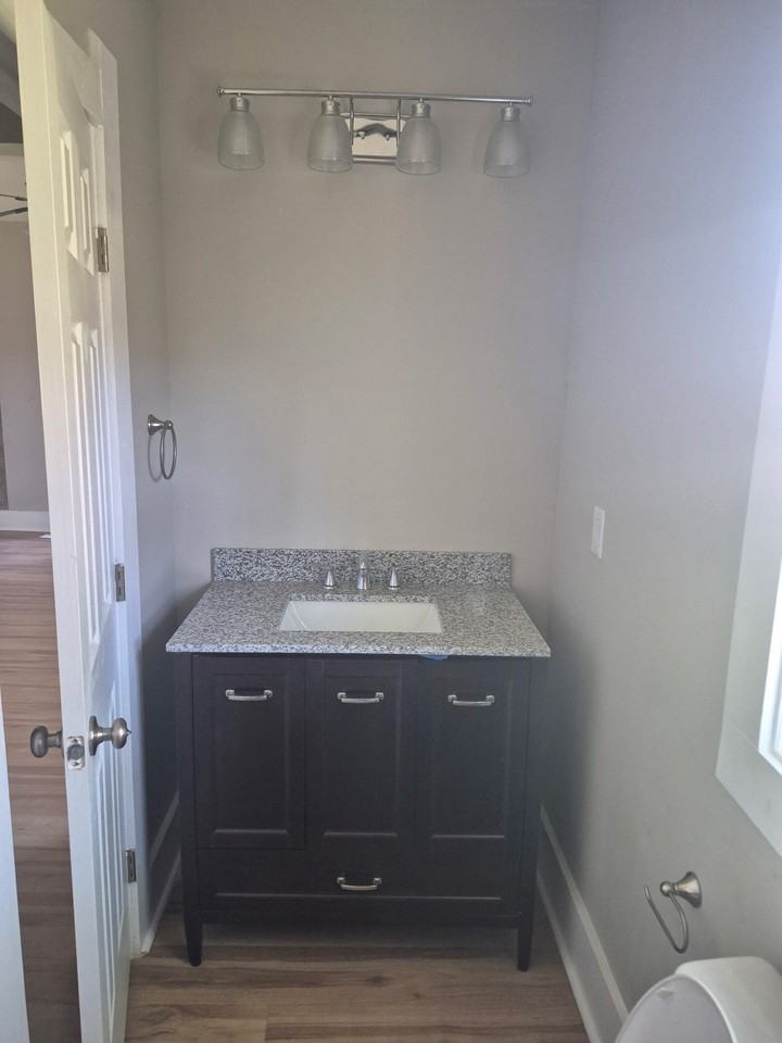 611 Nichol Avenue - Photo 7 of 14