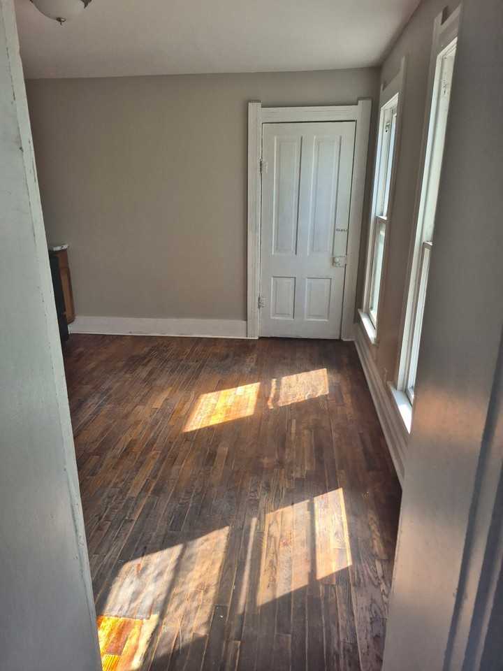 611 Nichol Avenue - Photo 6 of 10