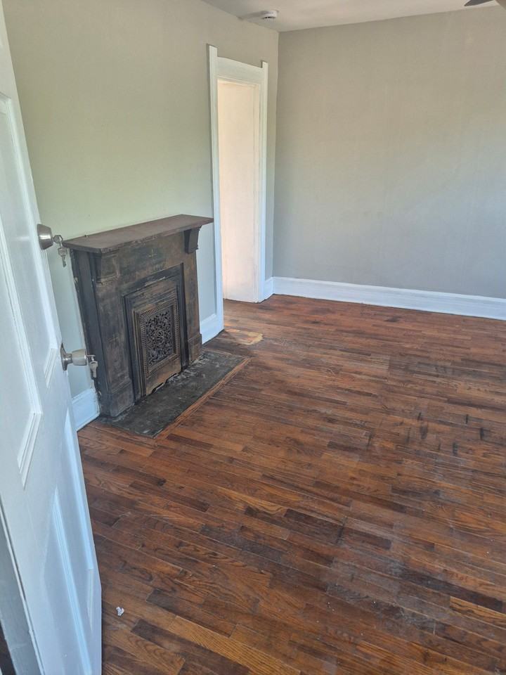 611 Nichol Avenue - Photo 3 of 5