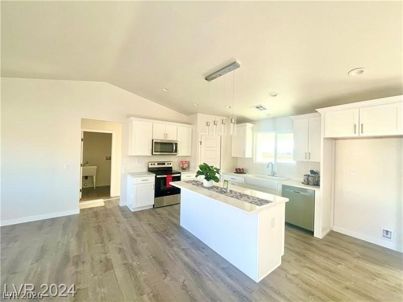 5600 Genoa Ave - Photo 2 of 14