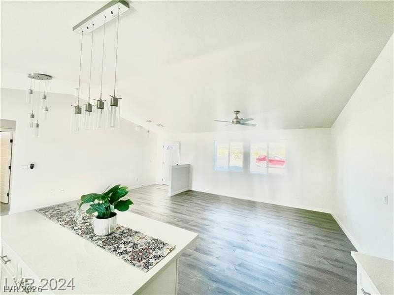 5600 Genoa Ave - Photo 4 of 14