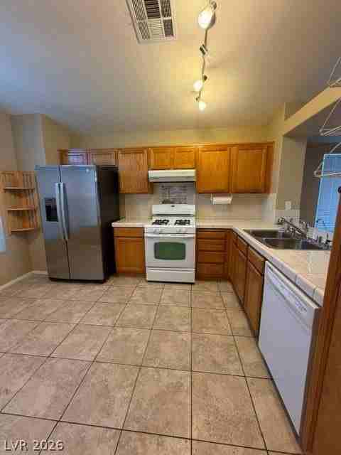 8080 Greenbush Dr - Photo 3 of 30