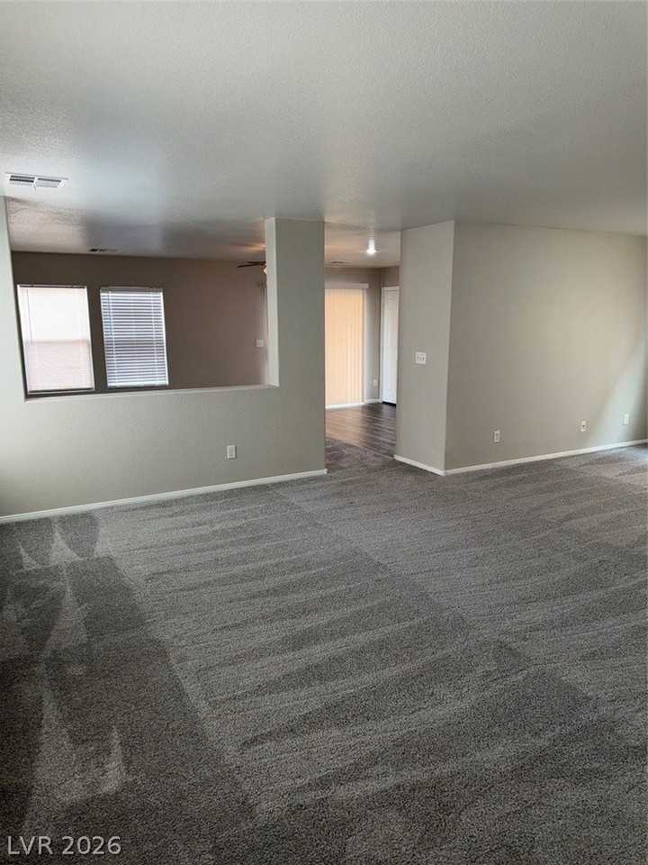 7573 Hope Valley St - Photo 4 of 22