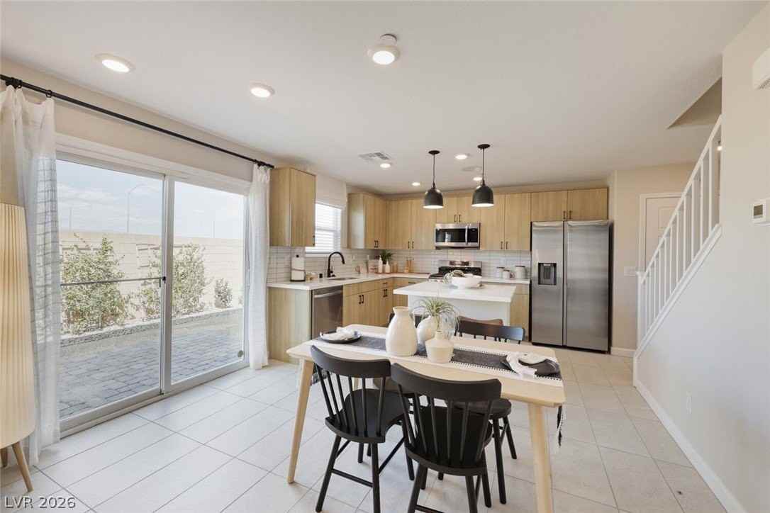 911 Cadence View Way - Photo 3 of 28