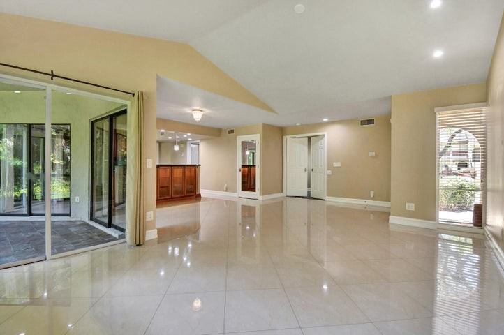 5590 Coach House Circle #A - Photo 5 of 8