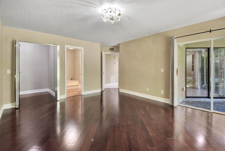 5590 Coach House Circle #A - Photo 7 of 8