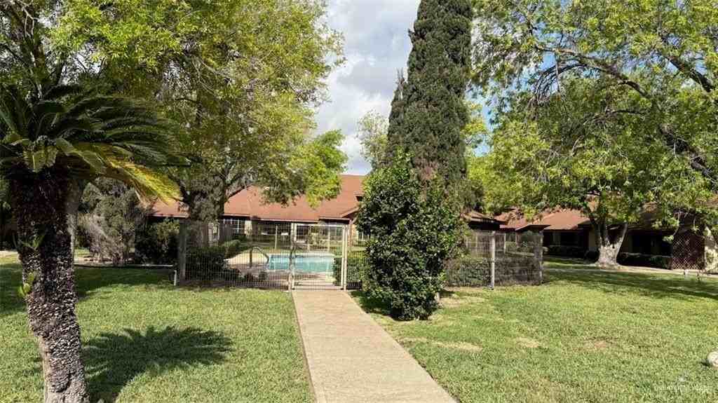 901 E Dallas Ave #16 - Photo 5 of 17