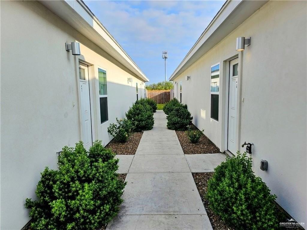 2919 W Driftwood St #4 - Photo 2 of 8