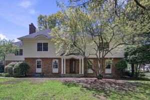 featured image of 18 Tennyson Dr