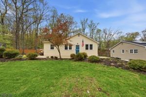 featured image of 32 Coolidge Trl