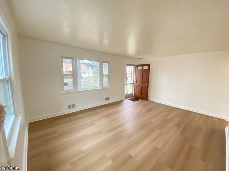 1598 Front St - Photo 4 of 11