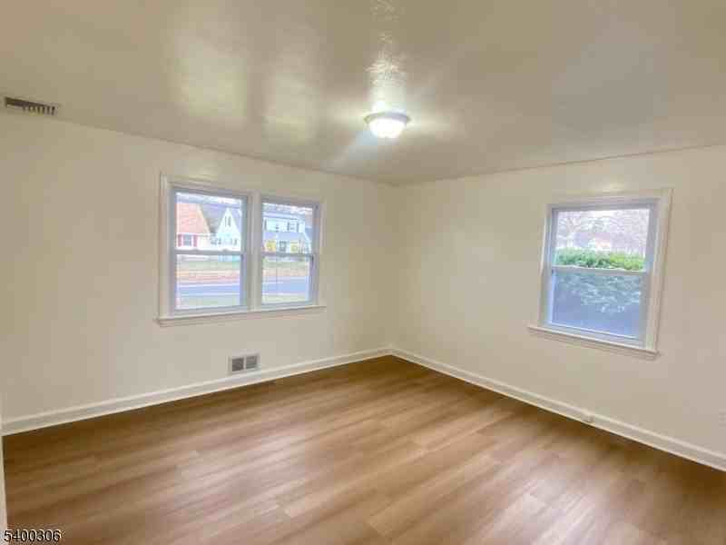 1598 Front St - Photo 7 of 11