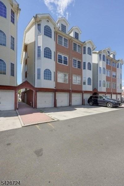 566 Pennsylvania Ave Apt E1 #E1 - Photo 2 of 24