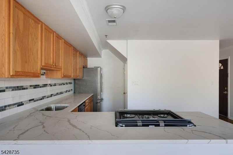 566 Pennsylvania Ave Apt E2 #E2 - Photo 5 of 24
