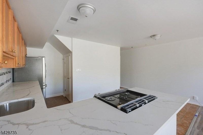 566 Pennsylvania Ave Apt E2 #E2 - Photo 6 of 24